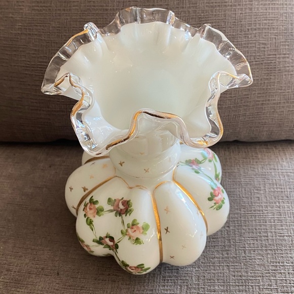 RARE Fenton Silver Crest Hand Painted 1940’s Charleton Roses Bow Tie Melon Vase - Picture 8 of 15